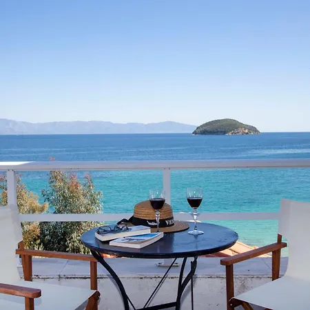 Villa Just On The Sea 2 *