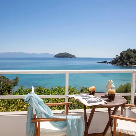Villa Just On The Sea 2 *