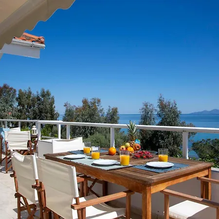 Villa Just On The Sea 2 *