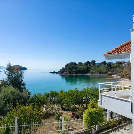 Villa Just On The Sea 2 *